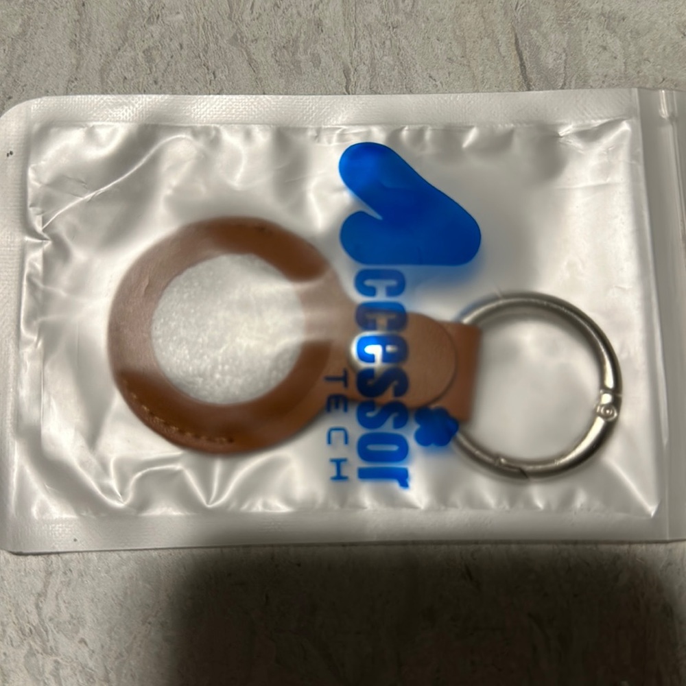 AirTag keychain (free w/ purchase)